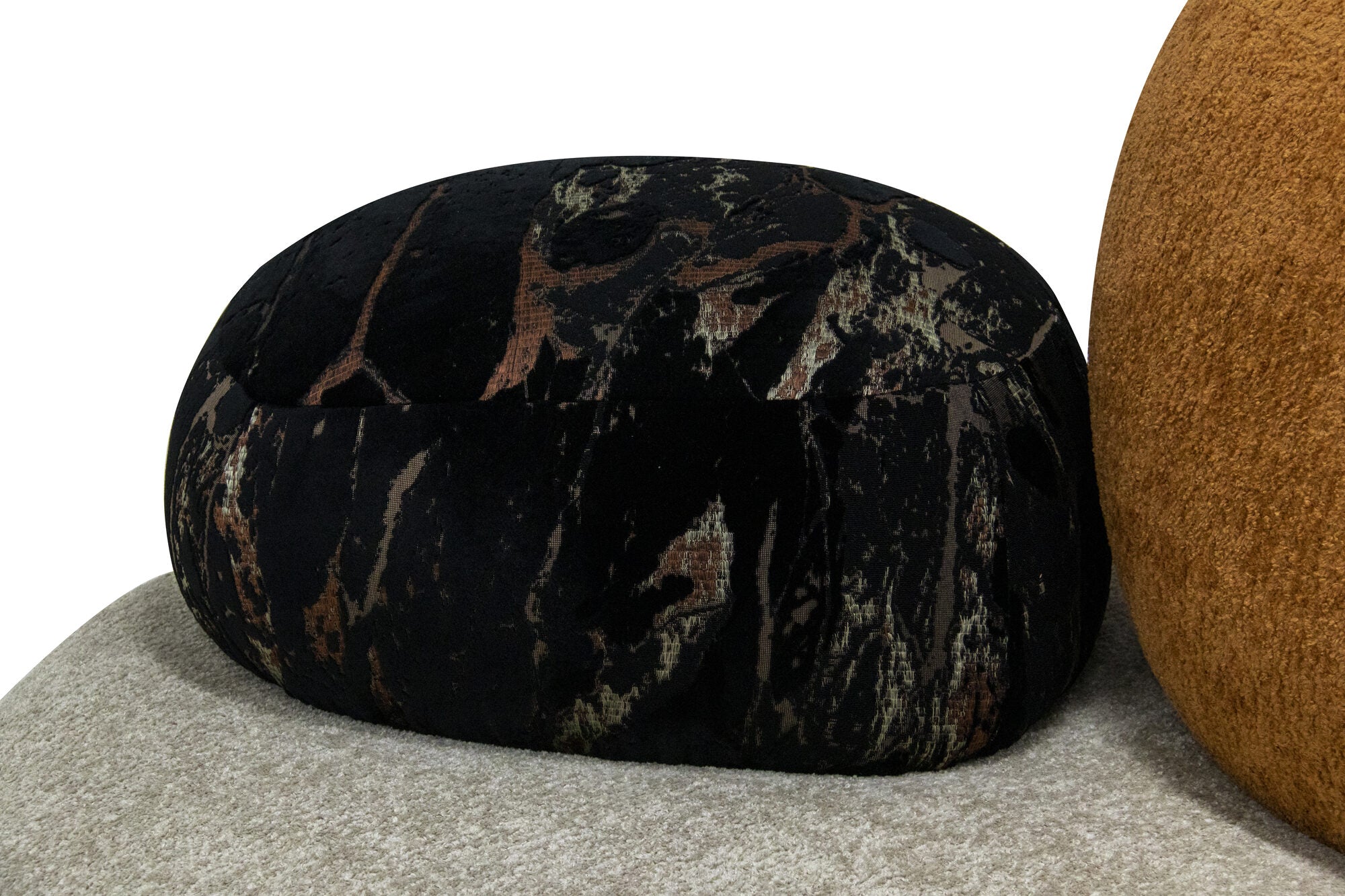 Dumonde félkör alakú kanapé kényelmes HR Ambra hab ülőfelülettel 390x150 cm